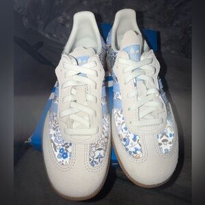 adidas Kids Sneakers in Light Blue and Cream Floral